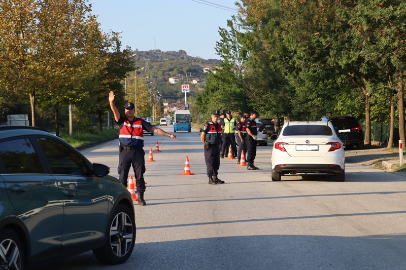 JANDARMA "REFLEKTÖR TAK GÖRÜNÜR OL'' UYARISI"