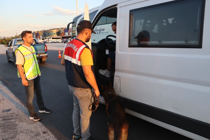 JANDARMA "REFLEKTÖR TAK GÖRÜNÜR OL'' UYARISI"