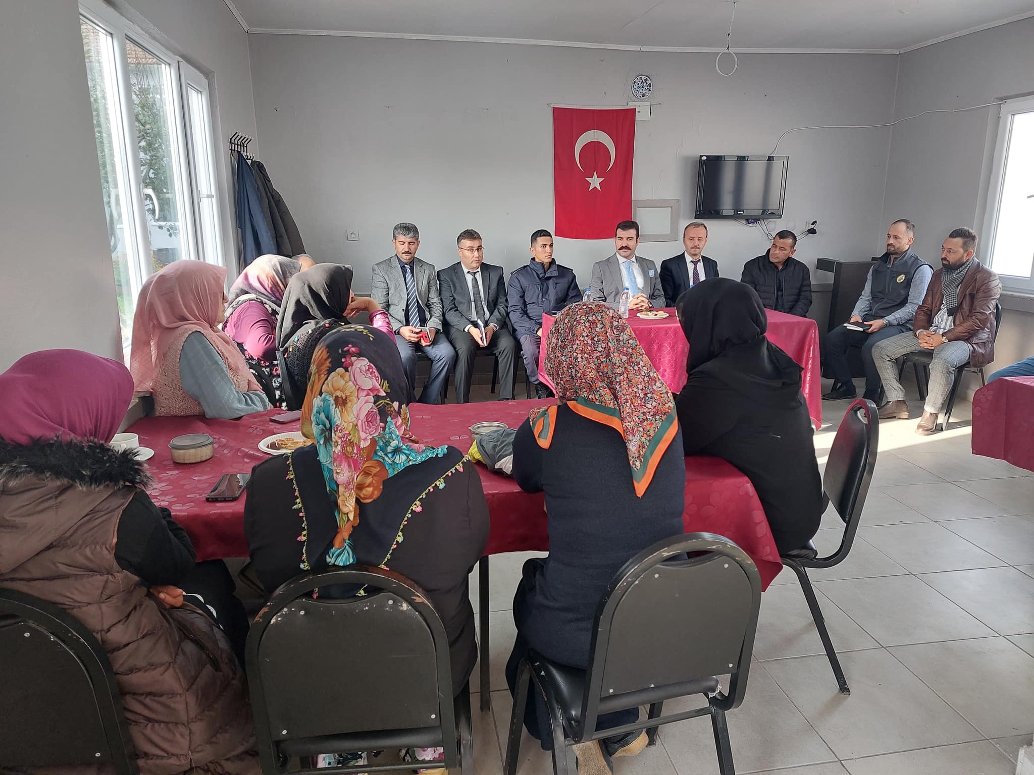 KAYMAKAM YOSUNKAYA VE İLÇE JANDARMA KOMUTANI'NDAN KÖY ZİYARETLERİ KAYMAKAM YOSUNKAYA VE İLÇE JANDARMA KOMUTANI'NDAN KÖY ZİYARETLERİ
