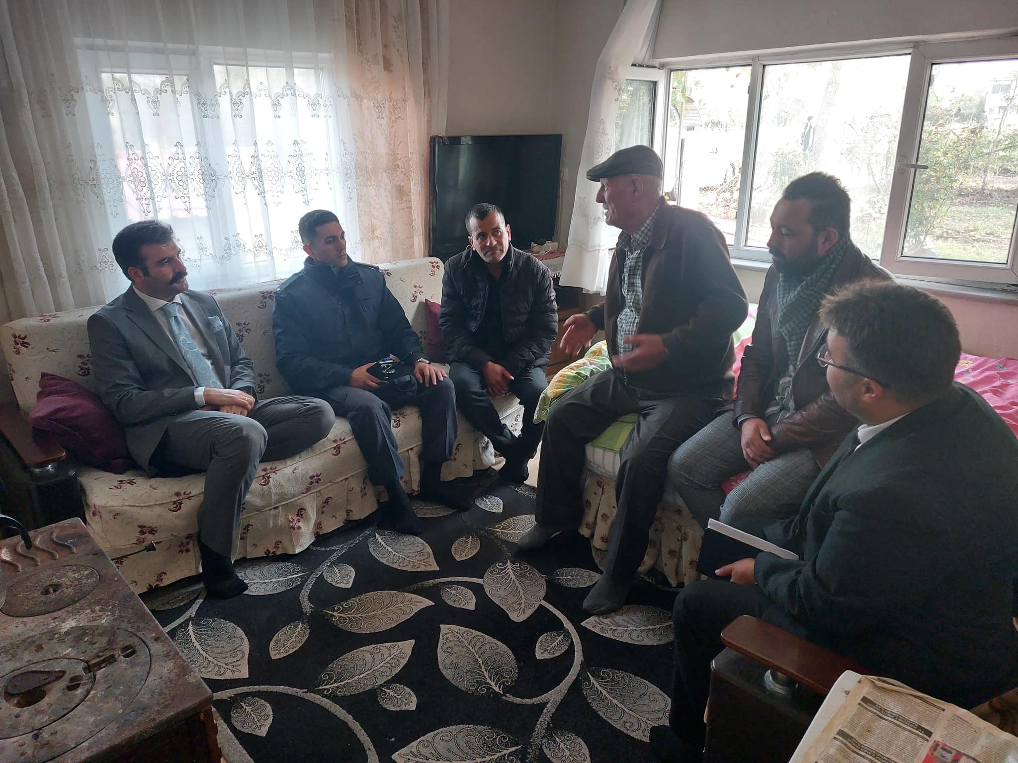 KAYMAKAM YOSUNKAYA VE İLÇE JANDARMA KOMUTANI'NDAN KÖY ZİYARETLERİ KAYMAKAM YOSUNKAYA VE İLÇE JANDARMA KOMUTANI'NDAN KÖY ZİYARETLERİ