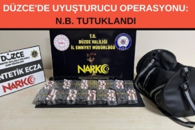 Siyah ve Kırmızı Modern Sosyal Medya Stratejisi Profesyonel Sunum (2)