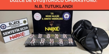 Siyah ve Kırmızı Modern Sosyal Medya Stratejisi Profesyonel Sunum (2)