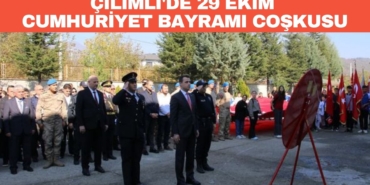 Siyah ve Kırmızı Modern Sosyal Medya Stratejisi Profesyonel Sunum