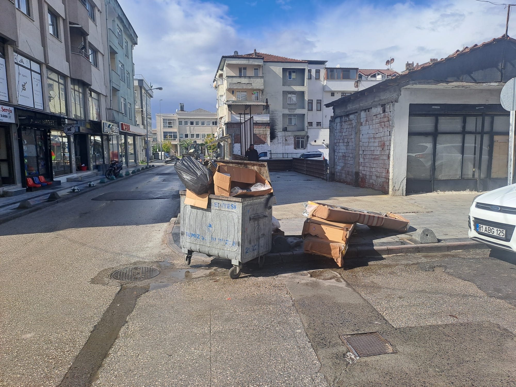 ÇEVREYİ KİRLETEN ŞAHIS KAMERALARDAN TESPİT EDİLDİ