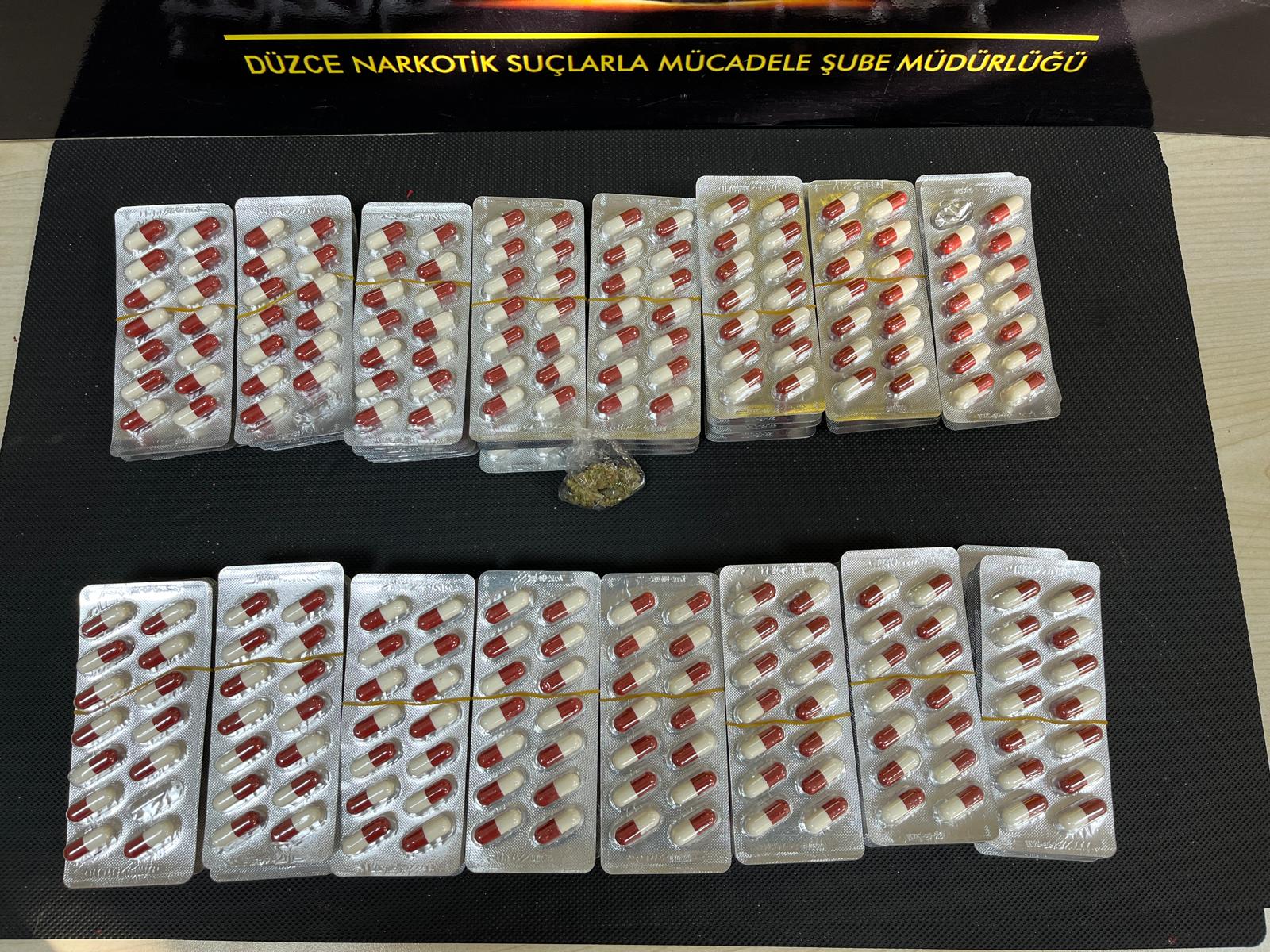 DÜZCE'DE UYUŞTURUCU OPERASYONU 5 KİŞİ TUTUKLANDI DÜZCE'DE UYUŞTURUCU OPERASYONU 5 KİŞİ TUTUKLANDI