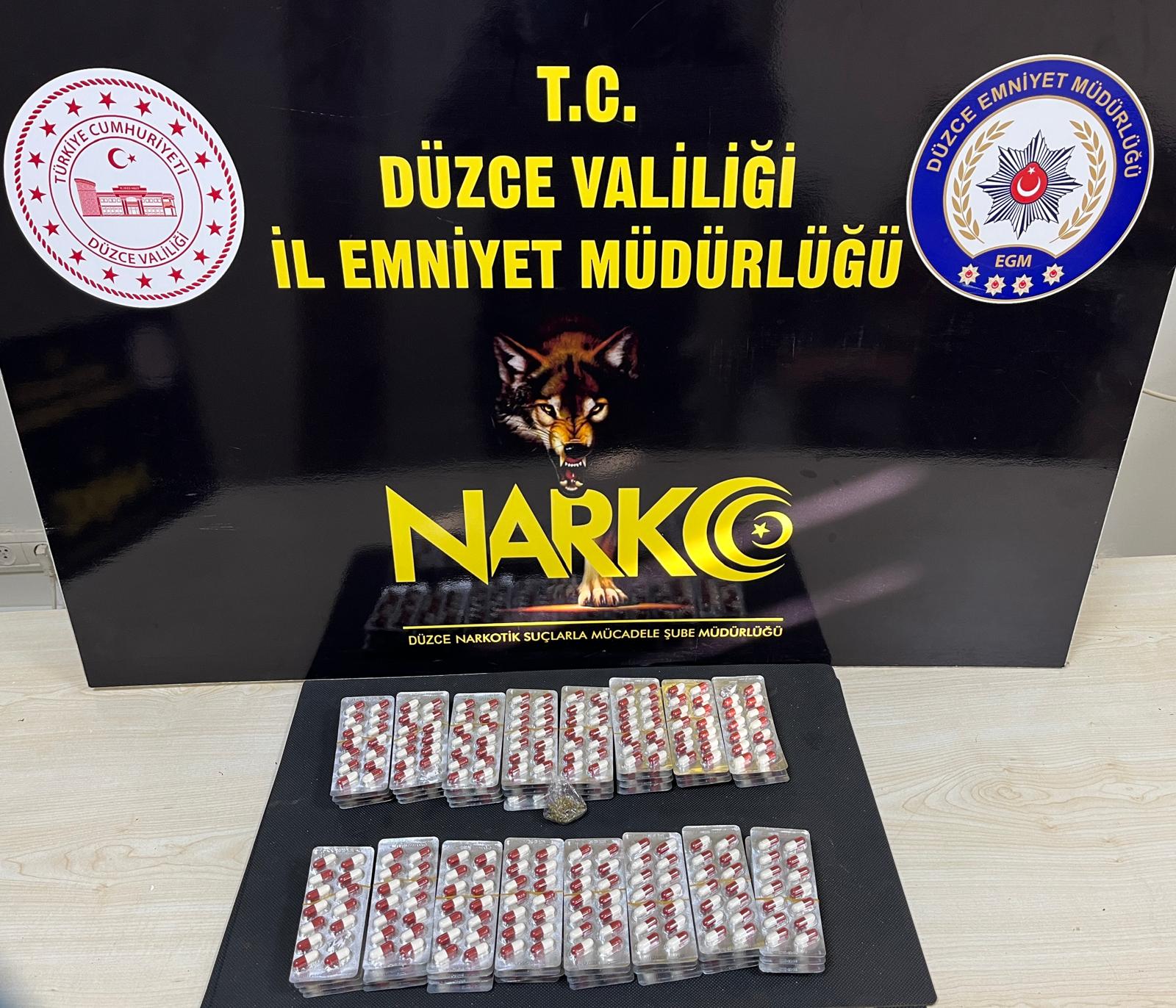 DÜZCE'DE UYUŞTURUCU OPERASYONU 5 KİŞİ TUTUKLANDI DÜZCE'DE UYUŞTURUCU OPERASYONU 5 KİŞİ TUTUKLANDI