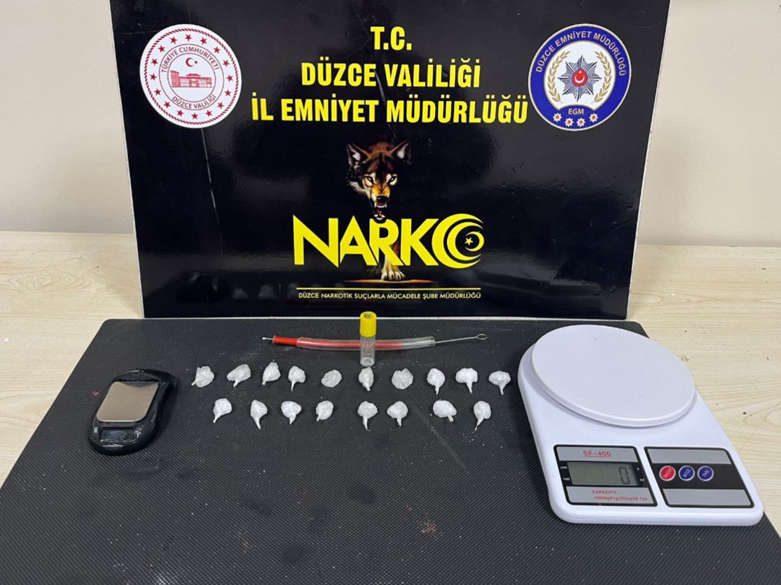 DÜZCE'DE UYUŞTURUCU TİCARETİ OPERASYONU; DÜZCE'DE UYUŞTURUCU TİCARETİ OPERASYONU;