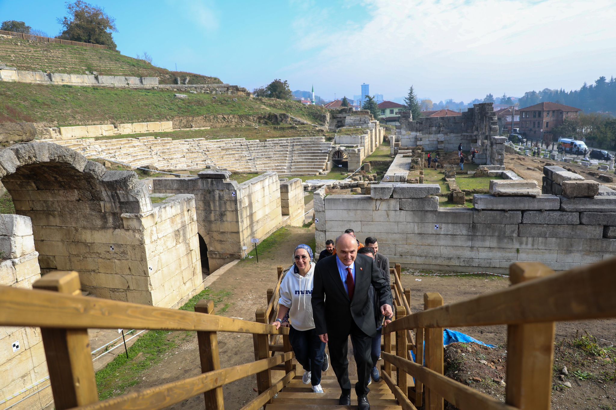 BAŞKAN ÖZLÜ’DEN ÇALIŞMALARA YAKIN MARKAJ BAŞKAN ÖZLÜ’DEN ÇALIŞMALARA YAKIN MARKAJ