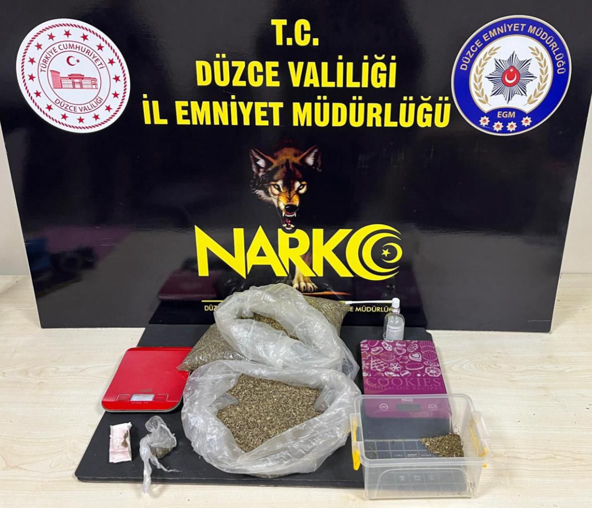 YAPILAN OPERASYONLARDA 13 KİŞİ GÖZALTINA ALINDI YAPILAN OPERASYONLARDA 13 KİŞİ GÖZALTINA ALINDI