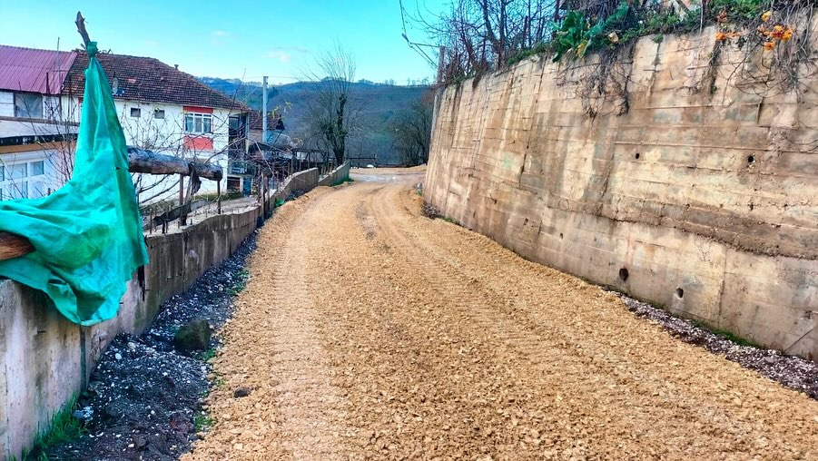 KÖYLER'DE YOL BAKIM ÇALIŞMALARI DEVAM EDİYOR KÖYLER'DE YOL BAKIM ÇALIŞMALARI DEVAM EDİYOR