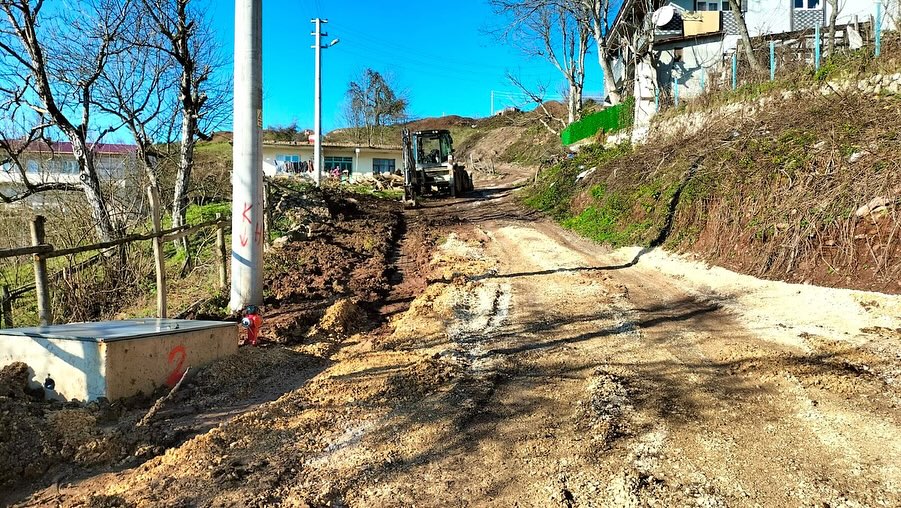 KÖYLER'DE YOL BAKIM ÇALIŞMALARI DEVAM EDİYOR KÖYLER'DE YOL BAKIM ÇALIŞMALARI DEVAM EDİYOR