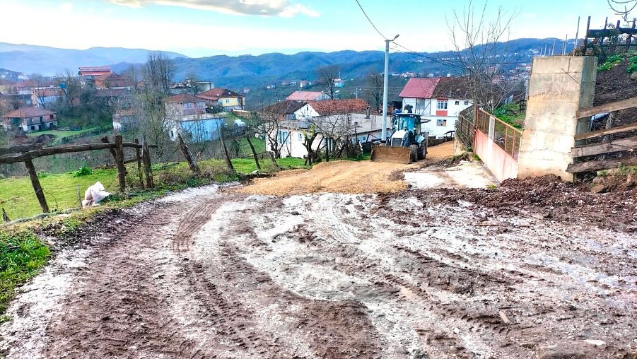 KÖYLER'DE YOL BAKIM ÇALIŞMALARI DEVAM EDİYOR KÖYLER'DE YOL BAKIM ÇALIŞMALARI DEVAM EDİYOR