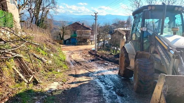 KÖYLER'DE YOL BAKIM ÇALIŞMALARI DEVAM EDİYOR KÖYLER'DE YOL BAKIM ÇALIŞMALARI DEVAM EDİYOR