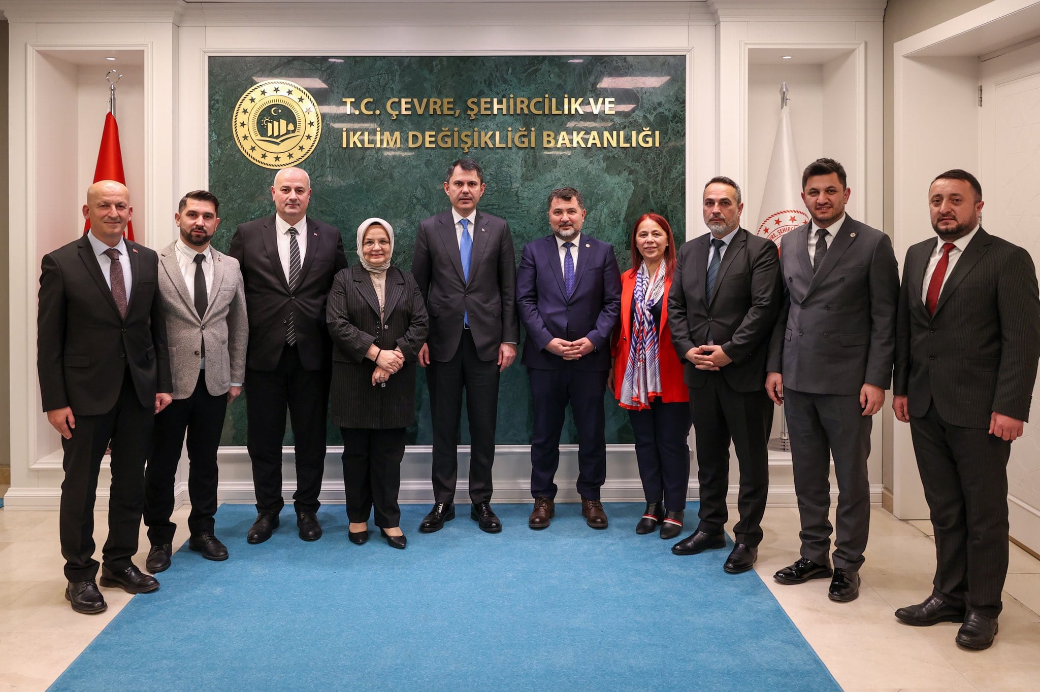 AK PARTİ HEYETİ'NDEN BAKAN KURUM'A ZİYARET