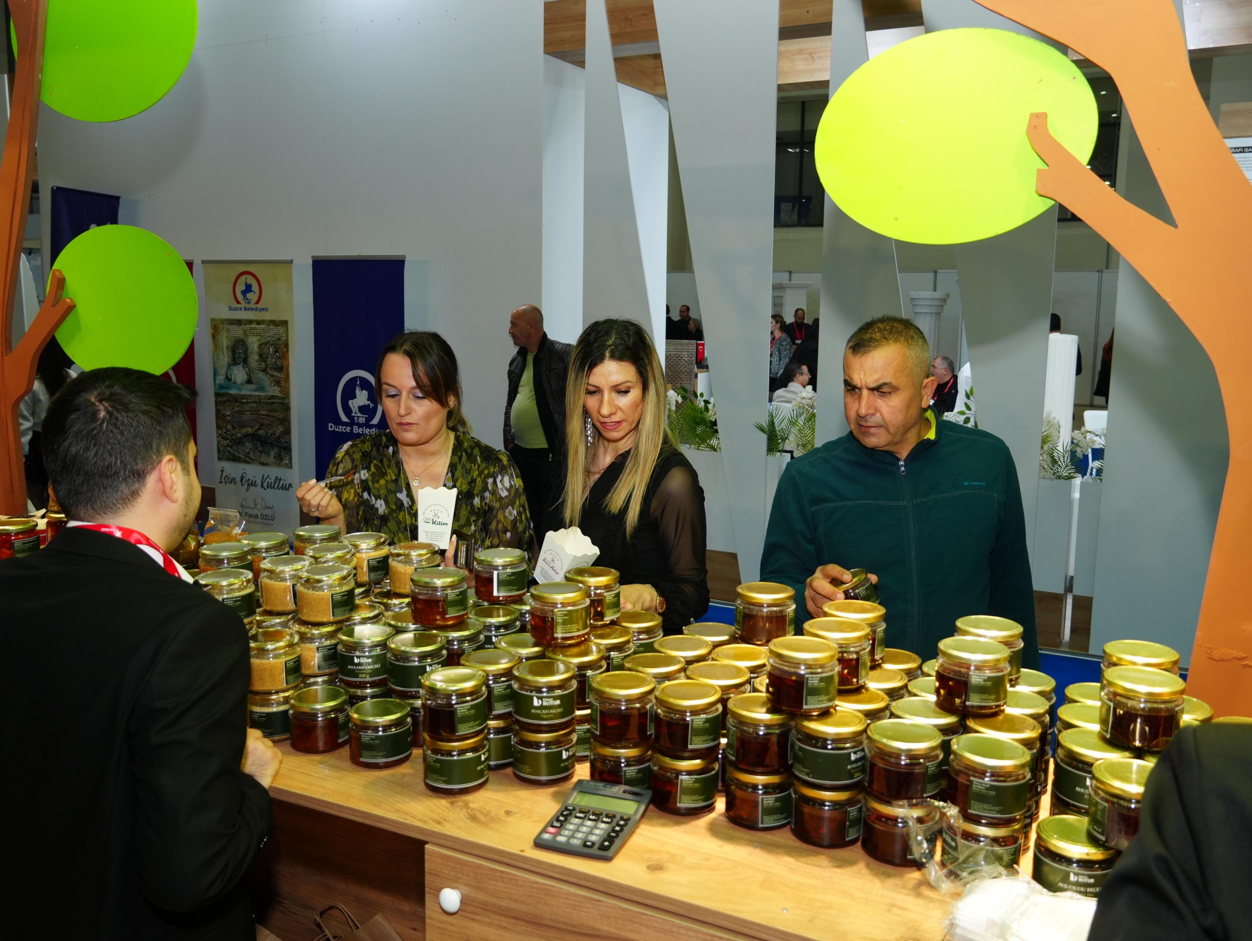 DÜZCE ULUSLAR ARASI ORGANİZASYONDA GÖRÜCÜYE ÇIKTI
