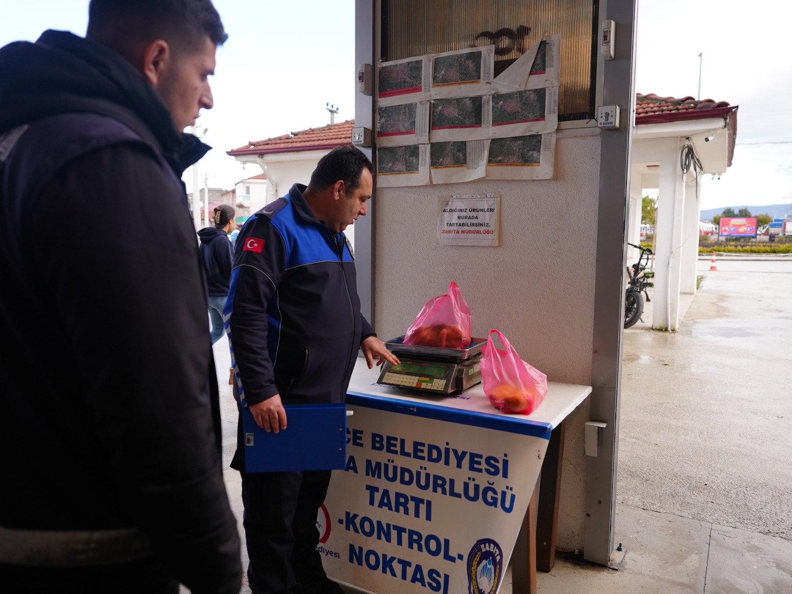 AZİZİYE PAZARYERİ’NDE SIKI DENETİM AZİZİYE PAZARYERİ’NDE SIKI DENETİM