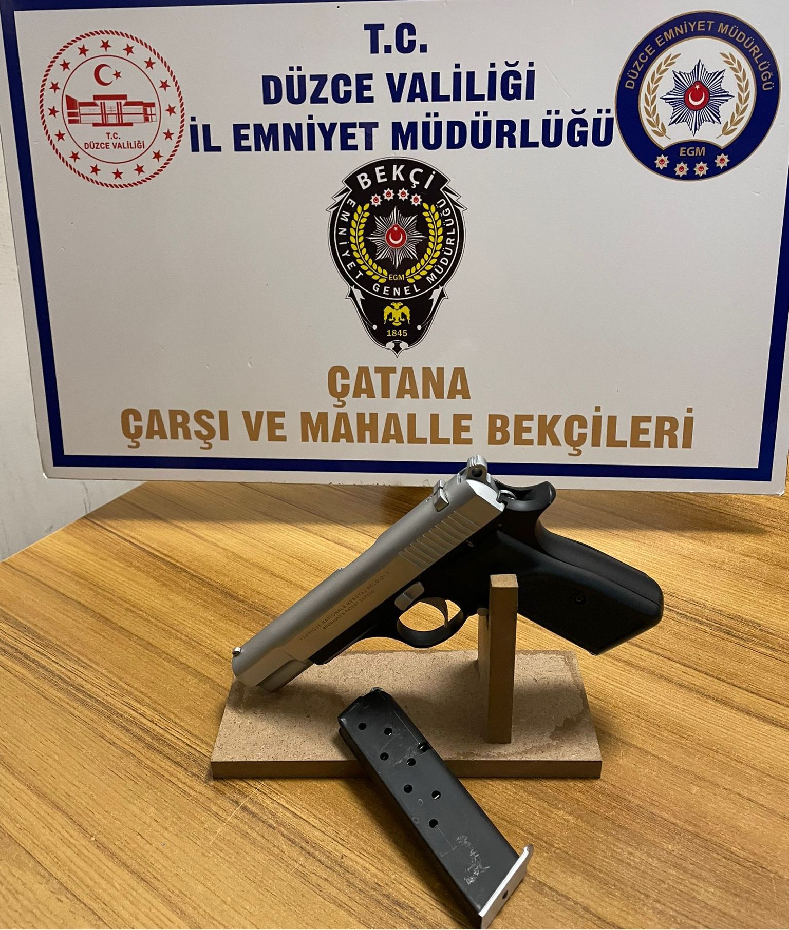 DÜZCE EMNİYETİ HAFTALIK ÇALIŞMA RAPORUNU AÇIKLADI