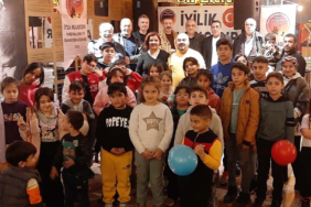 iyilik-bulasicidir-derneginden-mont-ve-bot-dagitimi-etkinligi-105634-20241216