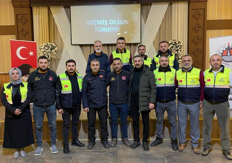 Kaynaşlı Gençlik Derneği'nden Yardım ve Festival Etkinliği Kaynaşlı Gençlik Derneği'nden Yardım ve Festival Etkinliği