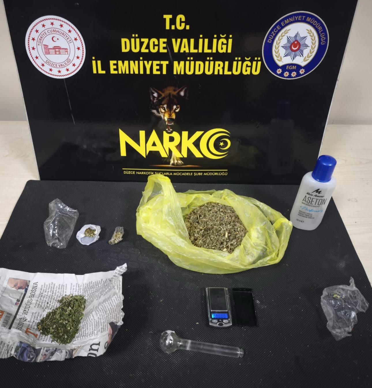 Düzce'de Narkotik Operasyonu: İki Şüpheli Tutuklandı; Düzce'de Narkotik Operasyonu: İki Şüpheli Tutuklandı;
