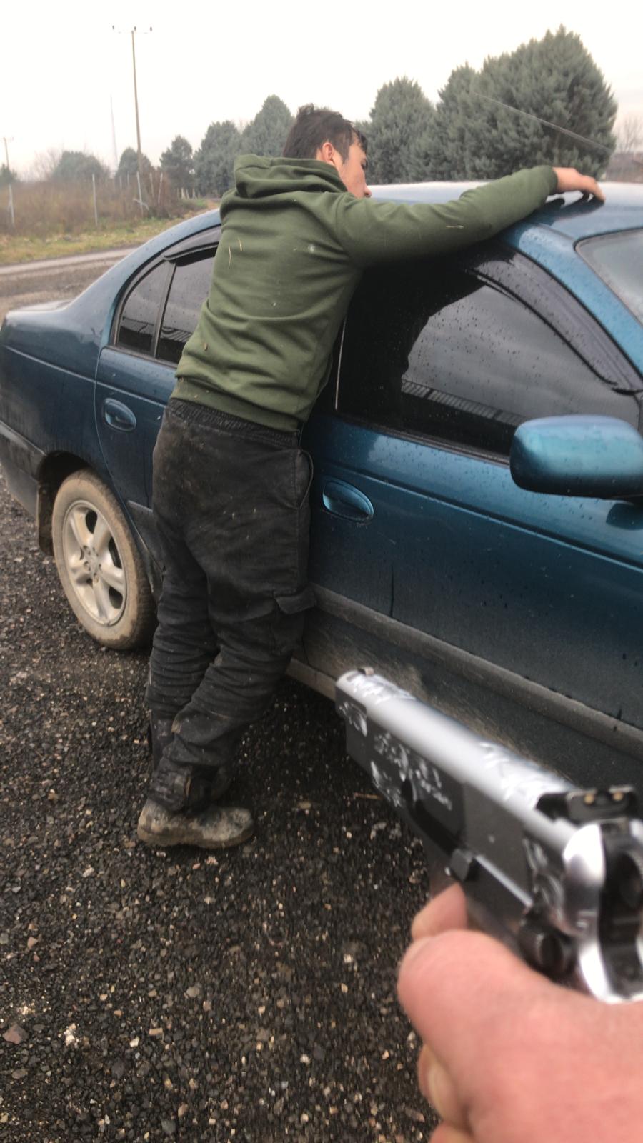 ADAKÖY MUHTARI’NDAN AFGAN GÖÇMEN OPERASYONU