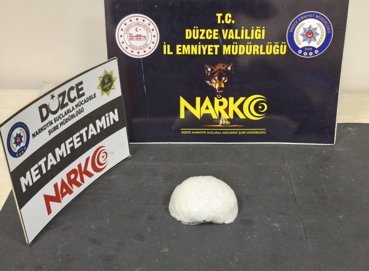 DÜZCE'DE 2 KİŞİ UYUŞTURUCU TİCARETİ'NDEN TUTUKLANDI