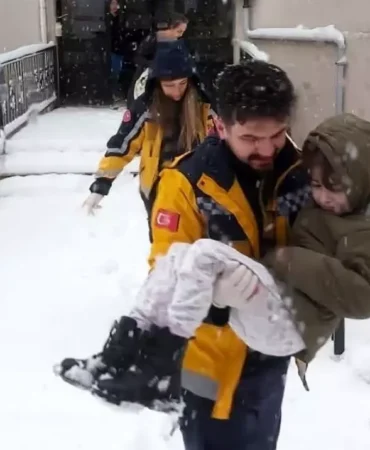 Düzce'de Sağlık Ekipleri Kar Yağışında Seferber Oldu