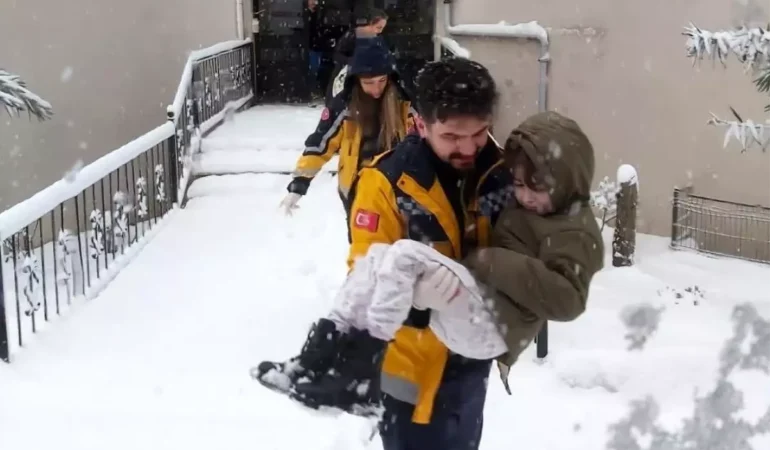 Düzce'de Sağlık Ekipleri Kar Yağışında Seferber Oldu