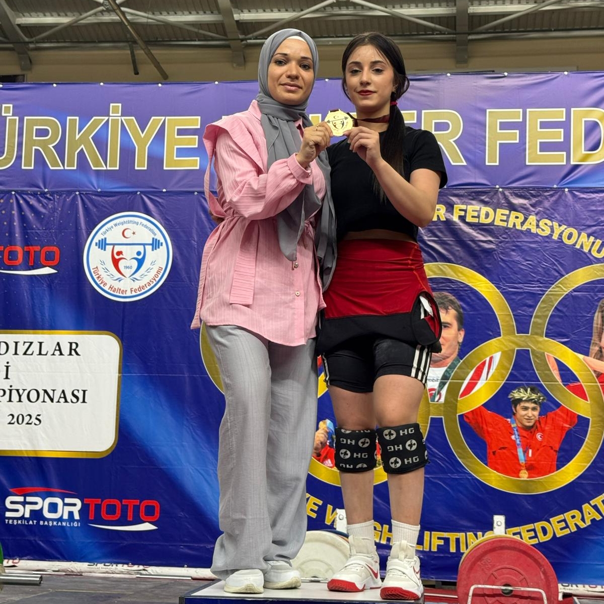 DİLEK DEMİRDELEN'İN ÖĞRENCİLERI BURSA'YI FETHETTİ: