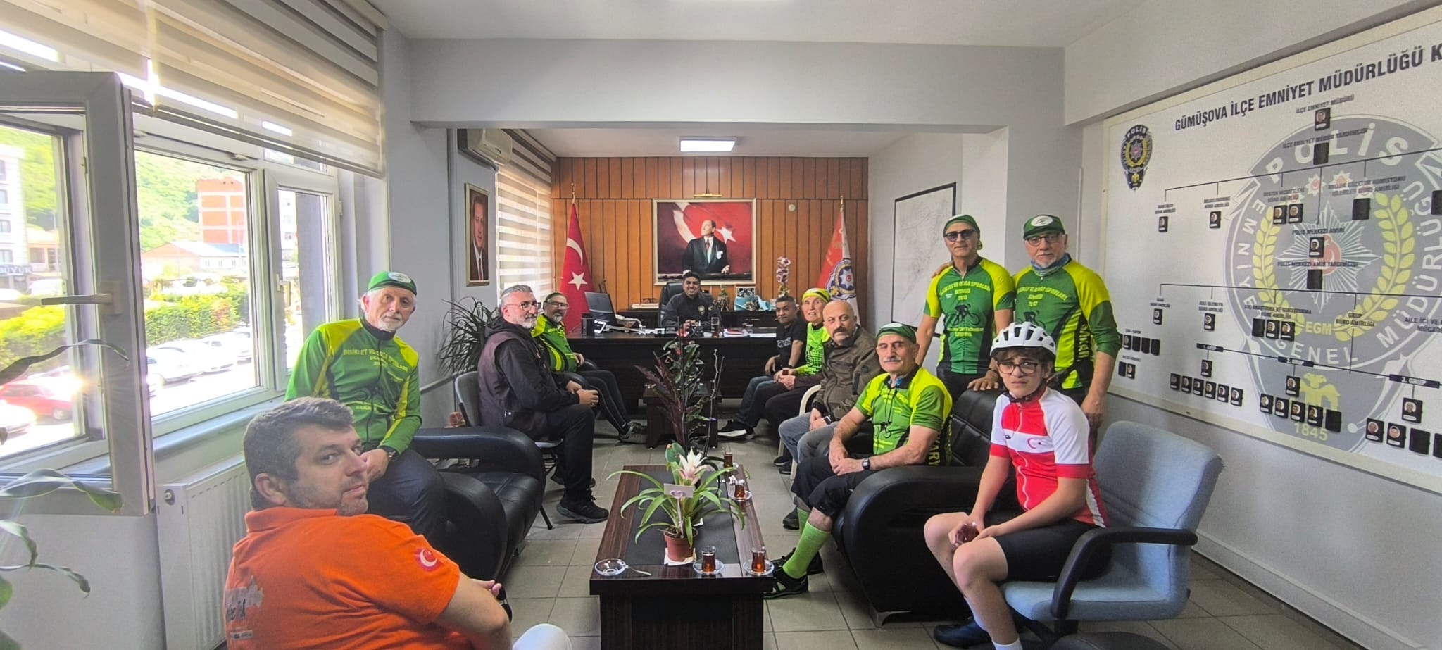 Bayrak Konfederasyon Temsilcisine Emanet: Bayrak Konfederasyon Temsilcisine Emanet: