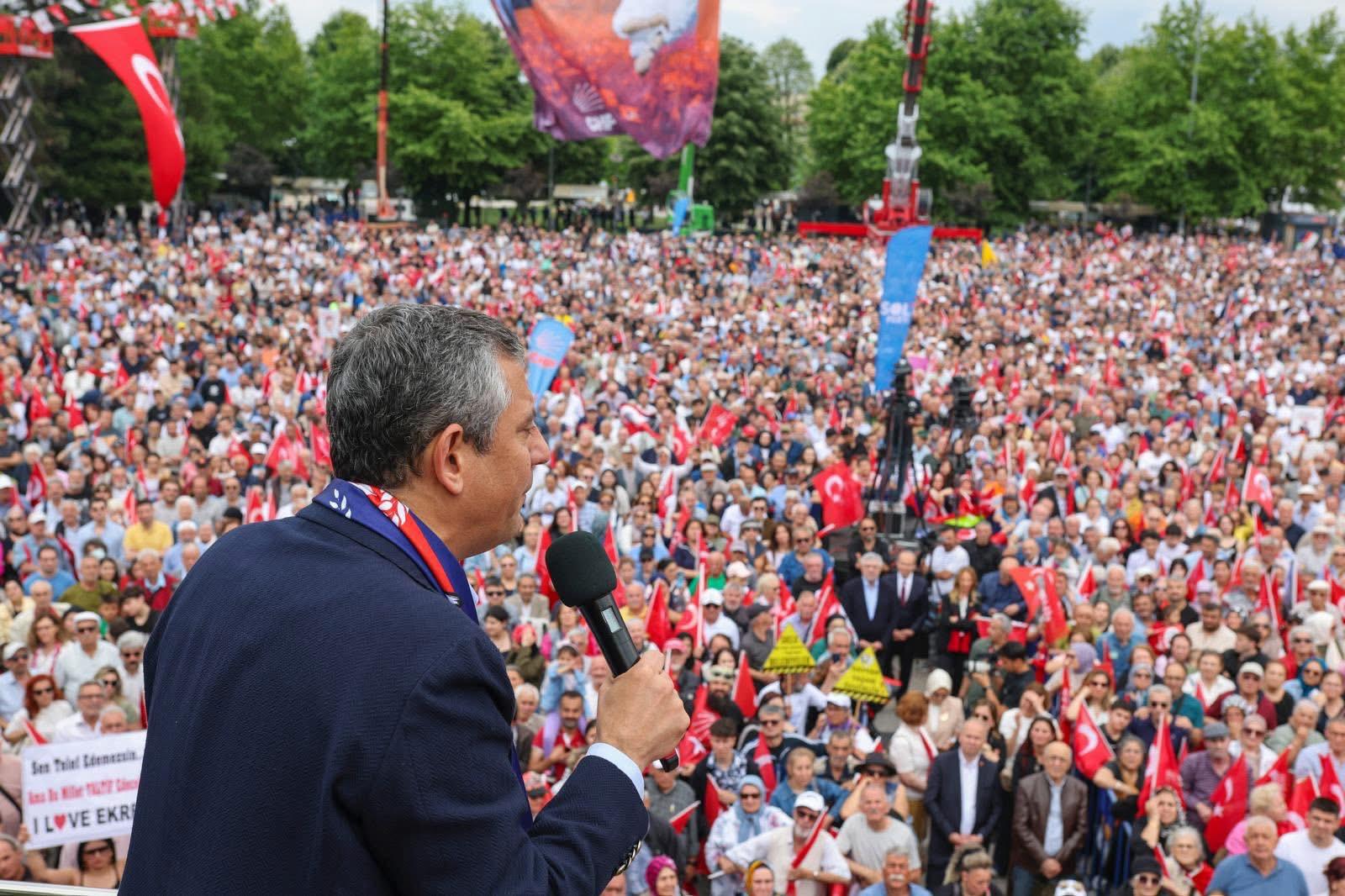 Düzce'de Miting Katılım Tartışması: Düzce'de Miting Katılım Tartışması:
