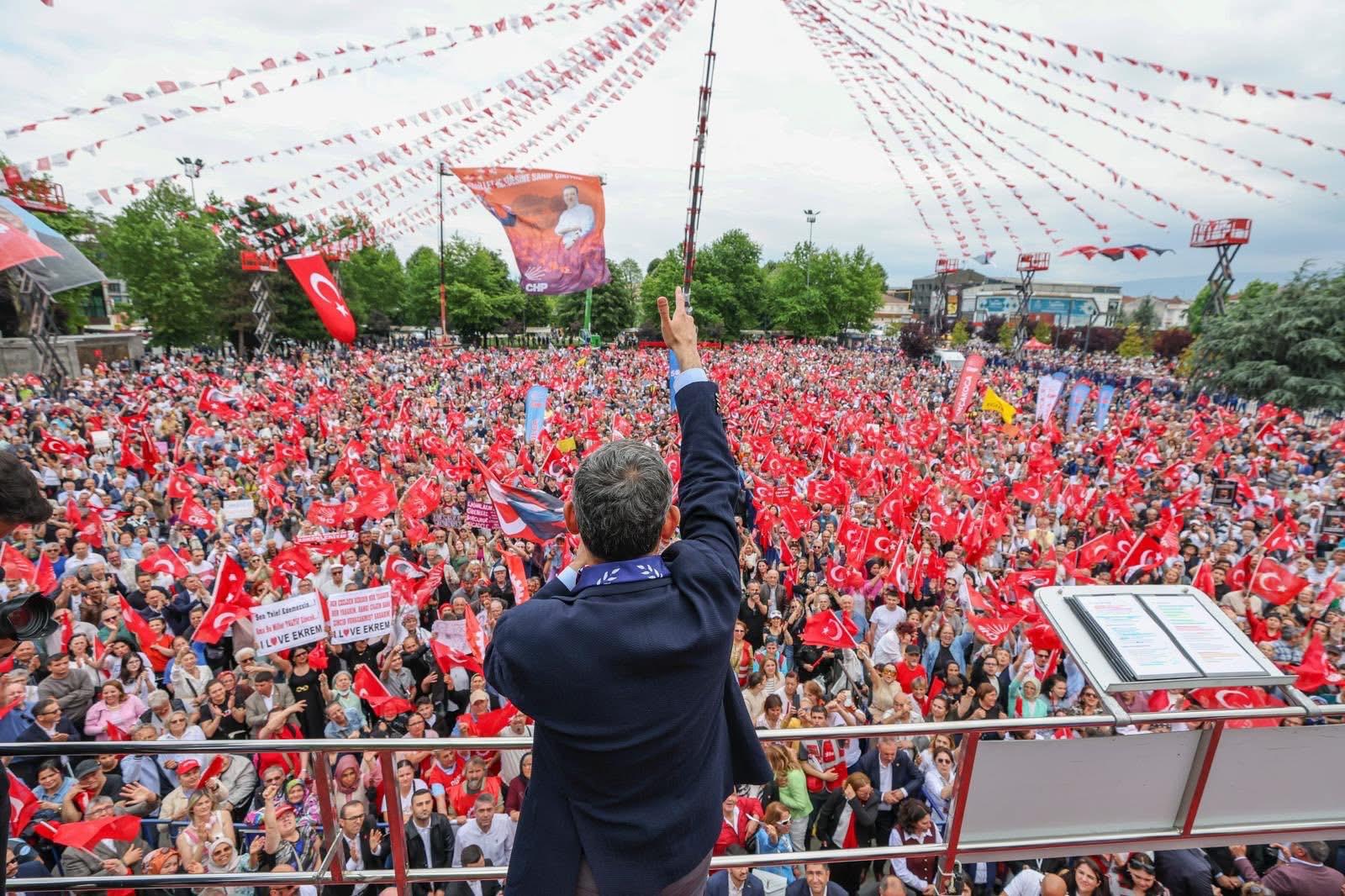 Düzce'de Miting Katılım Tartışması: Düzce'de Miting Katılım Tartışması: