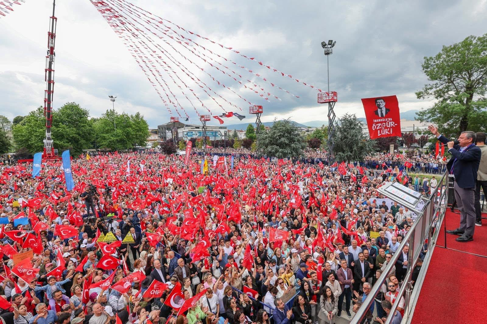 Düzce'de Miting Katılım Tartışması: Düzce'de Miting Katılım Tartışması: