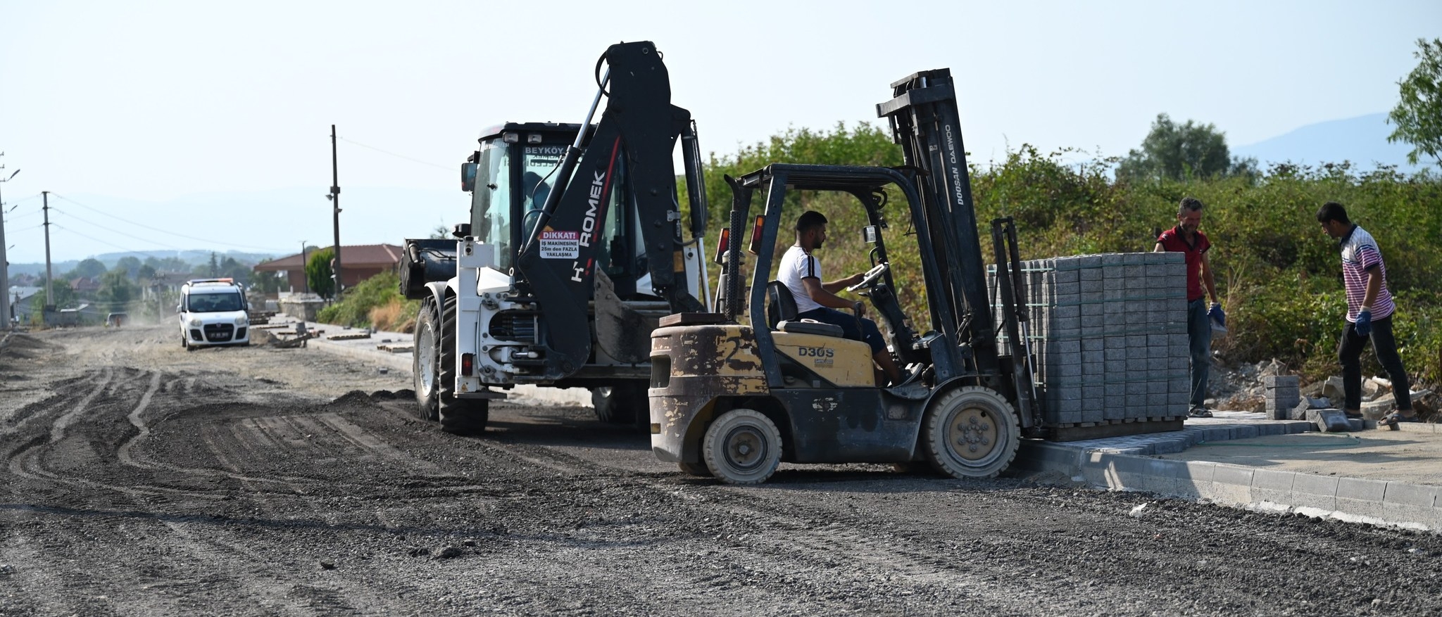 Beyköy'de Altyapı Sonrası Üstyapı Çalışmaları Hız Kazandı