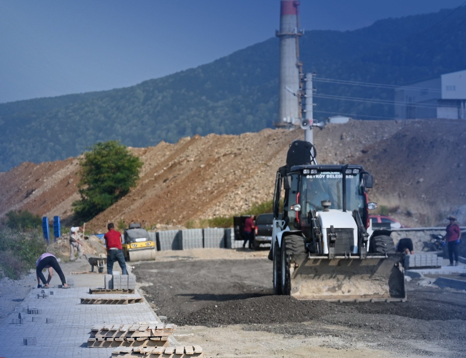 Beyköy'de Altyapı Sonrası Üstyapı Çalışmaları Hız Kazandı