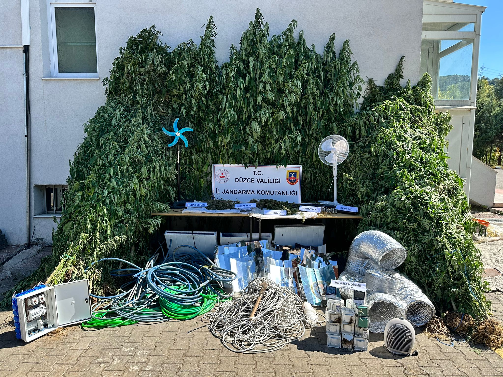 Gümüşova'da Büyük Uyuşturucu Operasyonu: