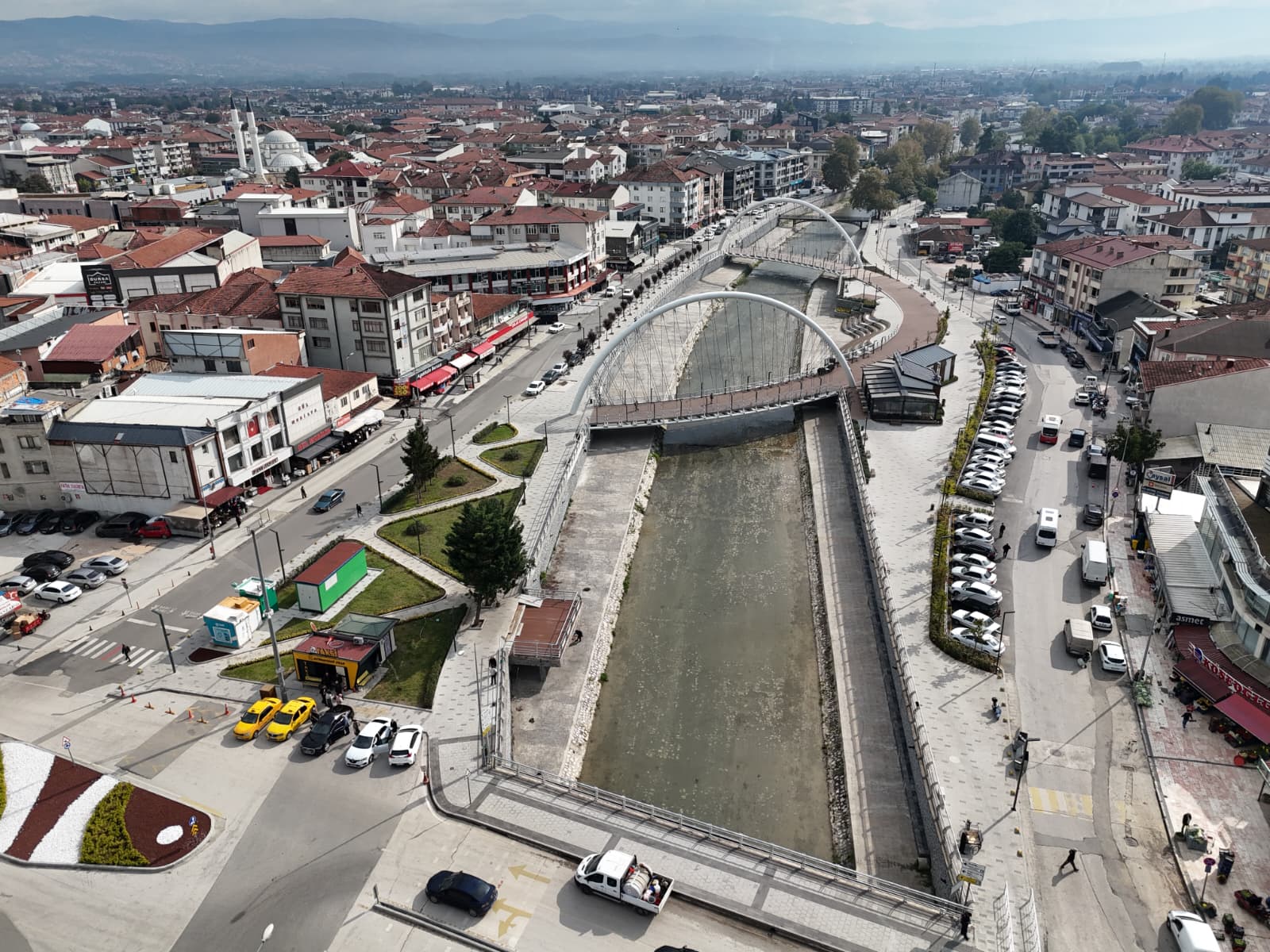 BAŞKAN ÖZLÜ’DEN İKİ PARKTA ÇİFTE MÜJDE: