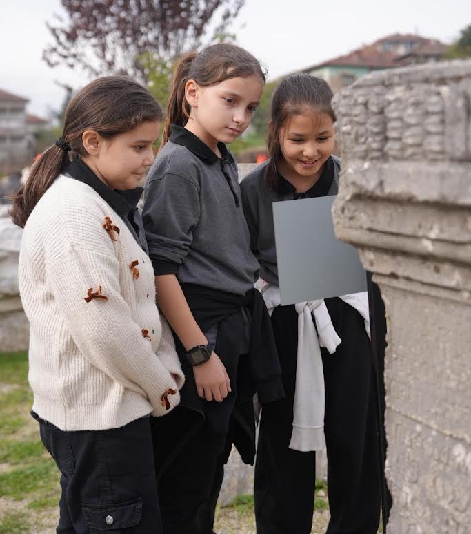 Gümüşova Ortaokulu Öğrencileri Tarihi Dokuyu Yakından İnceledi Gümüşova Ortaokulu Öğrencileri Tarihi Dokuyu Yakından İnceledi