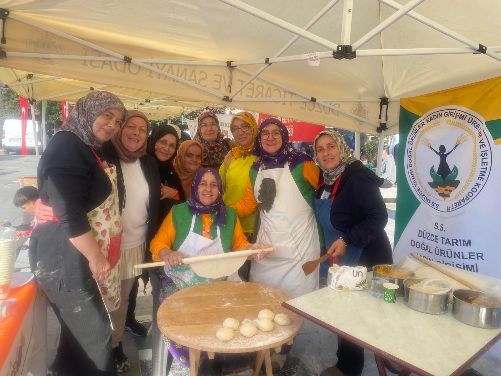 Düzceli Kadınlar'dan "Sessiz Çığlığa Gür Ses" Düzceli Kadınlar'dan "Sessiz Çığlığa Gür Ses"