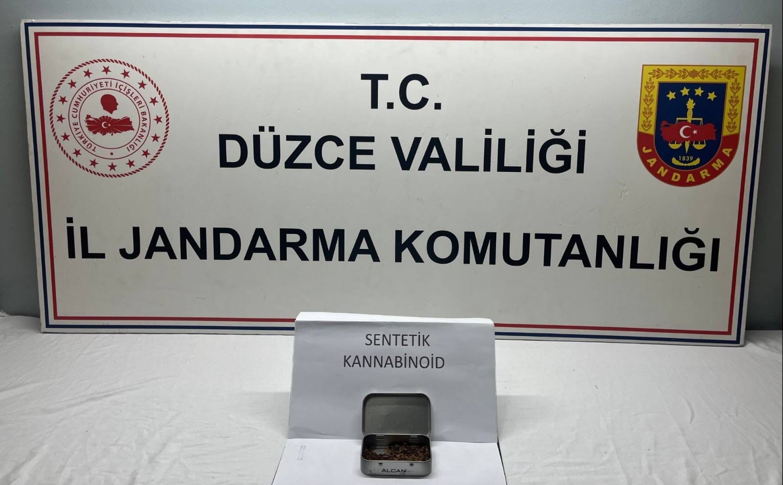 Düzce’de Uyuşturucu Operasyonu: Aseton Kutusundan Zehir Çıktı!