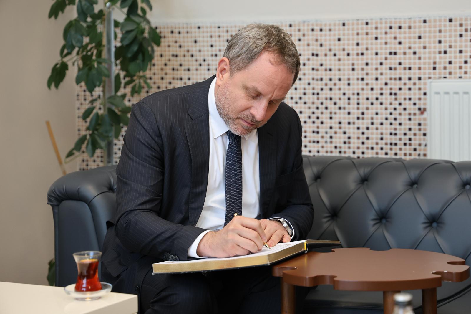 Kale Grubu Başkanı Okyay ''Savunma Sanayii Güçlü Olmak Şart!!''