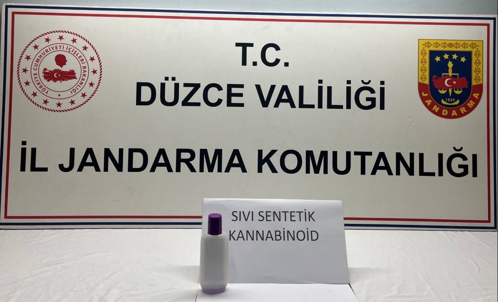 Düzce’de Uyuşturucu Operasyonu: Aseton Kutusundan Zehir Çıktı!