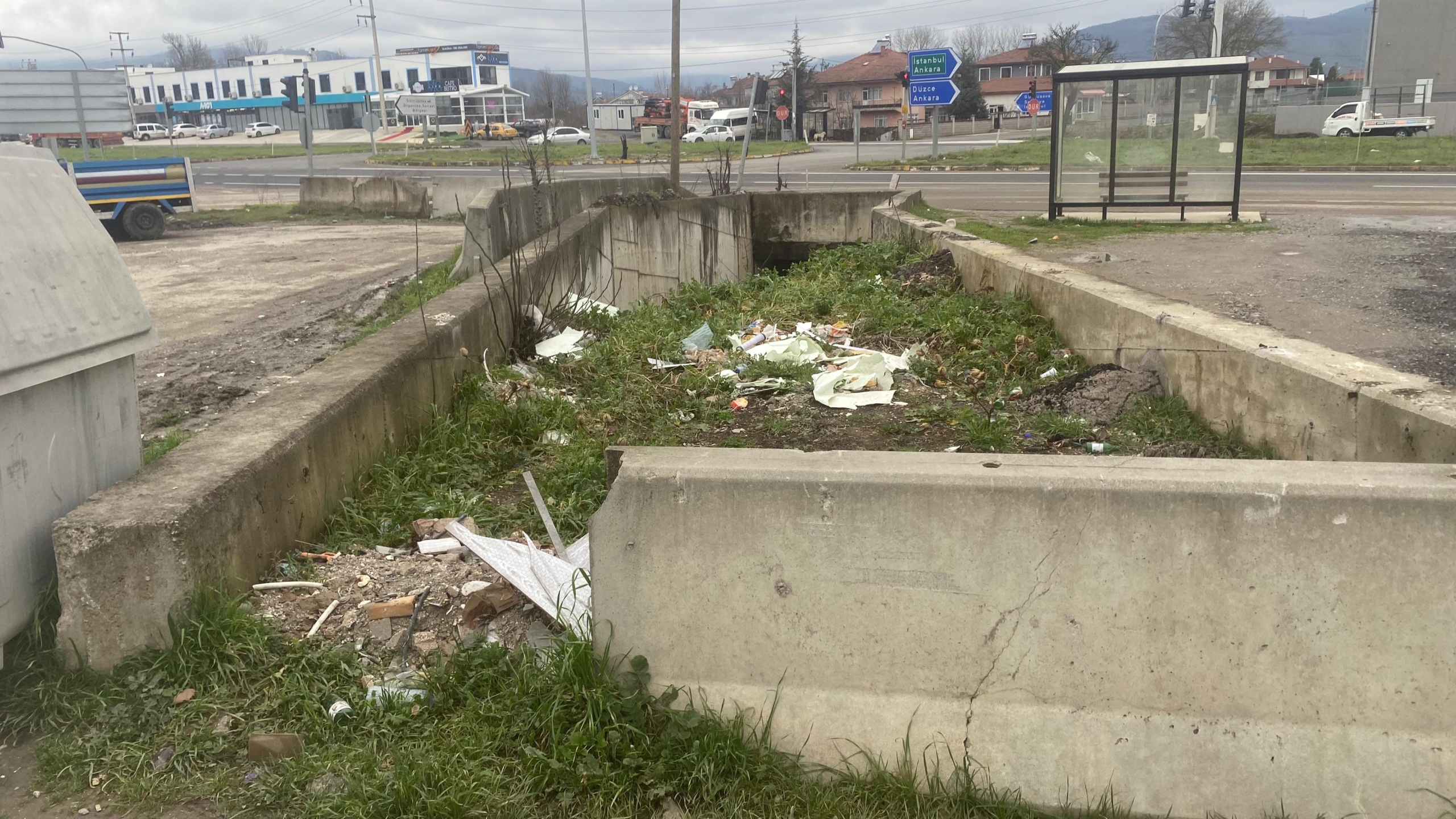 Bu altgeçit'i ya temizleyin yada doldurun!