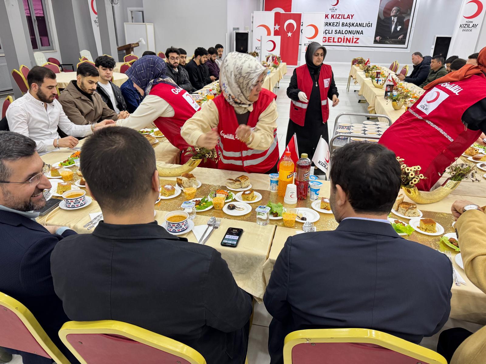 KIZILAY’DAN RAMAZAN’A YAKIŞAN DAYANIŞMA