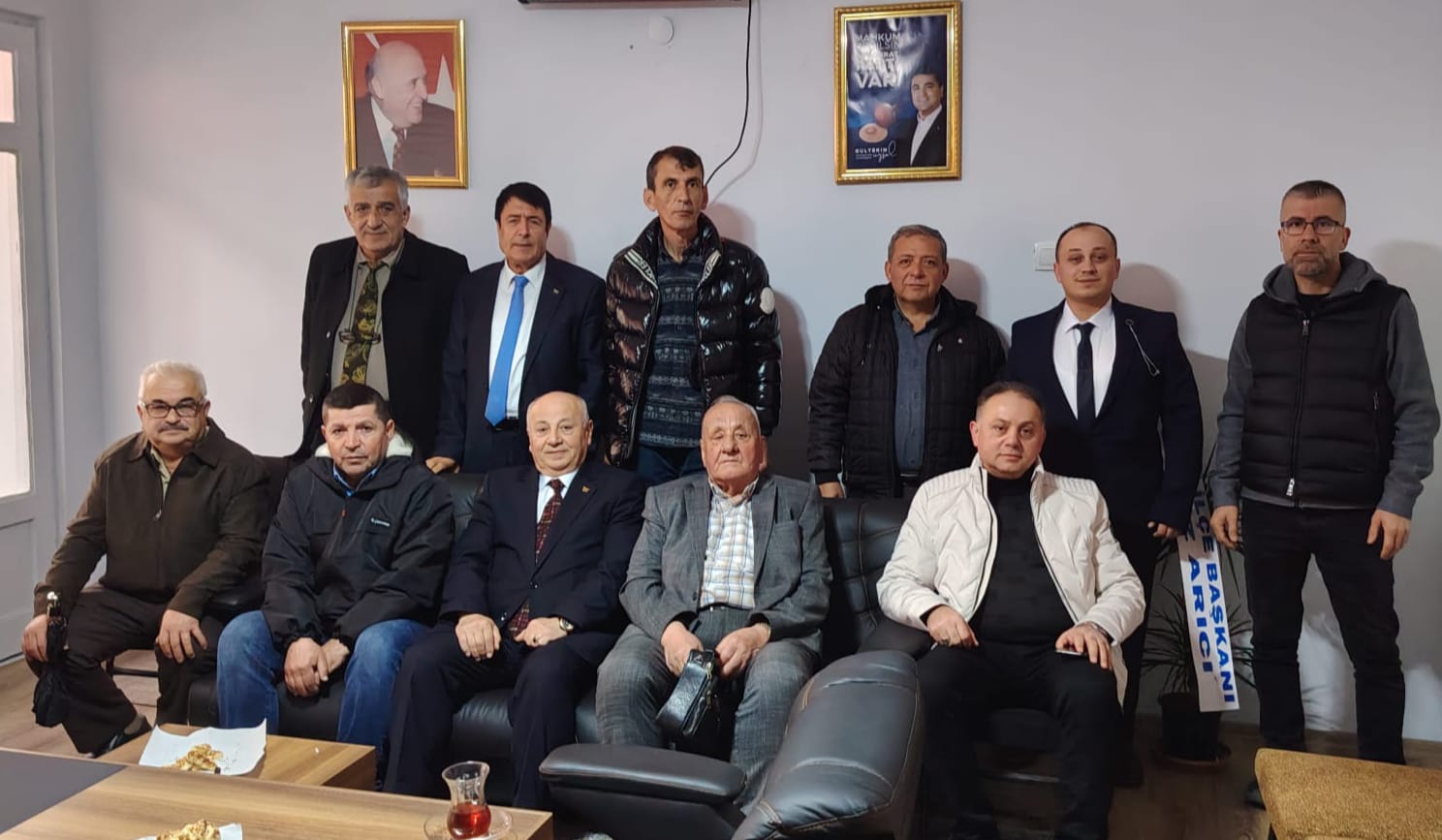 Demokrat Parti’de Bayramlaşma Yoğun Katılım Dikkat Çekti Demokrat Parti’de Bayramlaşma Yoğun Katılım Dikkat Çekti
