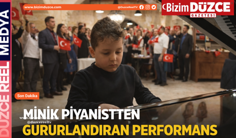 MİNİK PİYANİST ÇALDI, SALON AYAĞA KALKTI