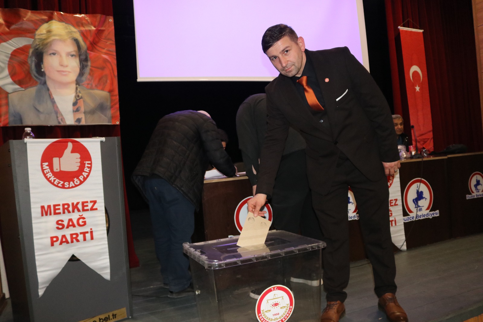Merkez Sağ Parti Kongre Sürecine Girdi: