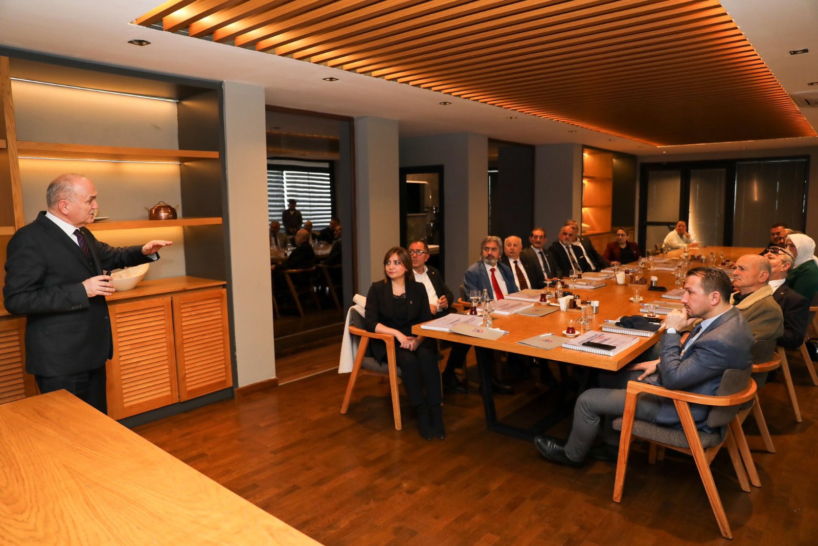 DÜZCE’DE SİYASET ÜSTÜ BULUŞMA