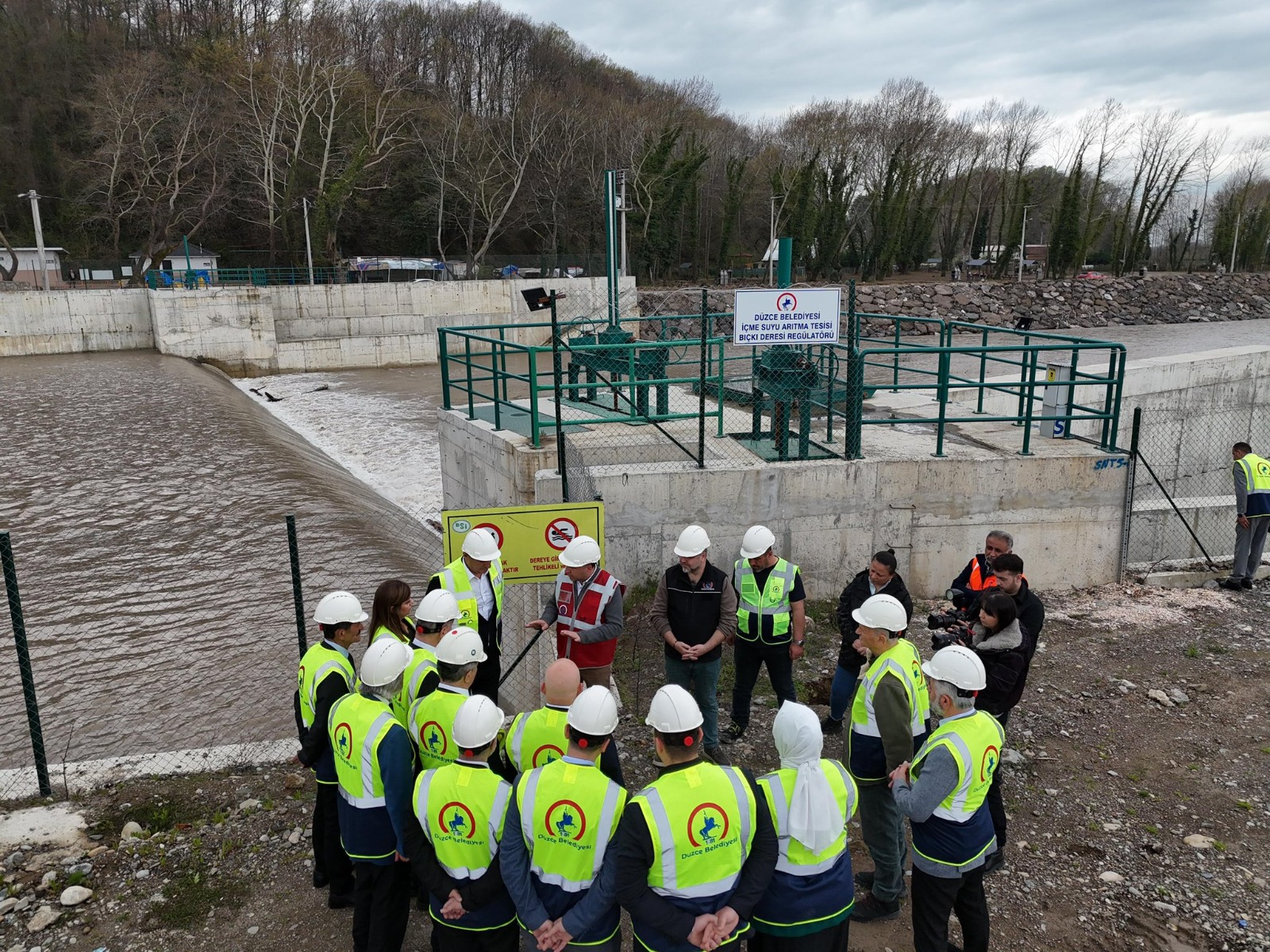 DÜZCE’DE SİYASET ÜSTÜ BULUŞMA