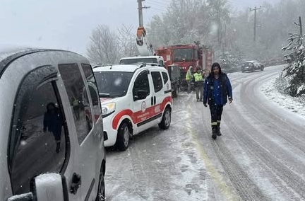 Düzce’de Sedaş İşçilerini Taşıyan Araç Uçuruma Yuvarlandı: Düzce’de Sedaş İşçilerini Taşıyan Araç Uçuruma Yuvarlandı: